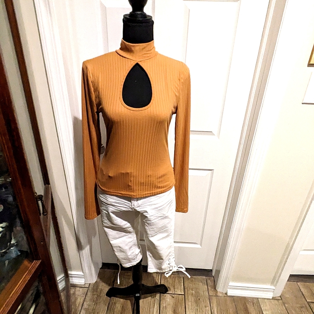 Very pretty gold shirt
